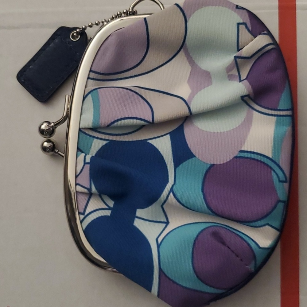 COPY - Beautiful bag w/ matching coin bag BAG NOT INCLUDED - Picture 15 of 16